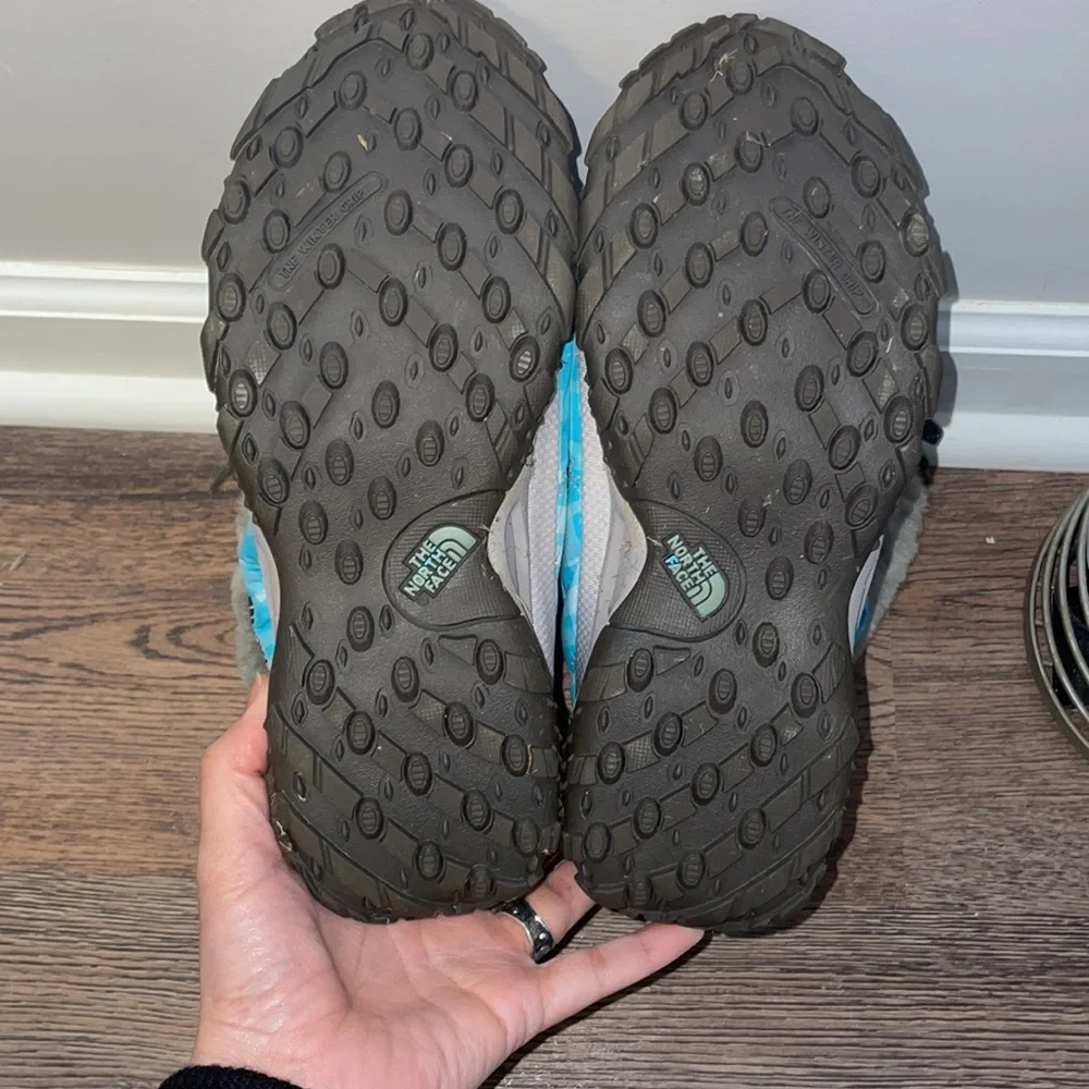 ⛄️The North Face Snow boots☃️youth size 6 or Women’s 7.5/8